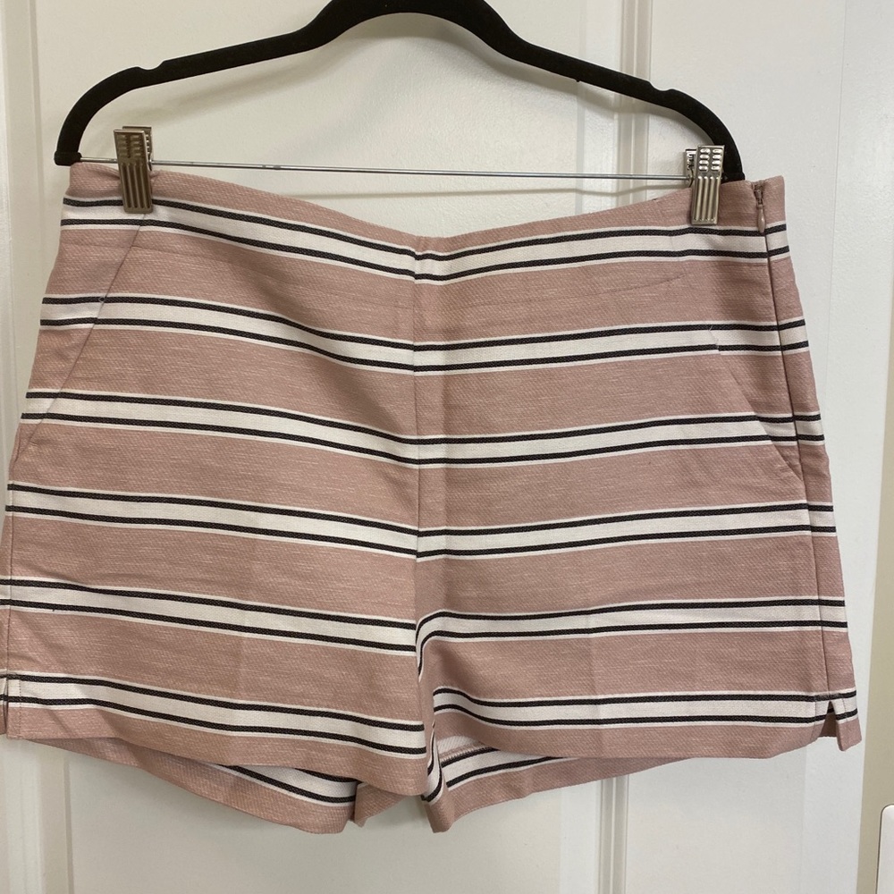 LOFT side zip shorts.